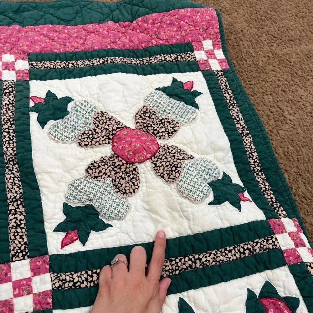 Vintage Impressions Green Floral Quilt Holiday Christmas Rips Stains 57.5" x 48" - Picture 7 of 14